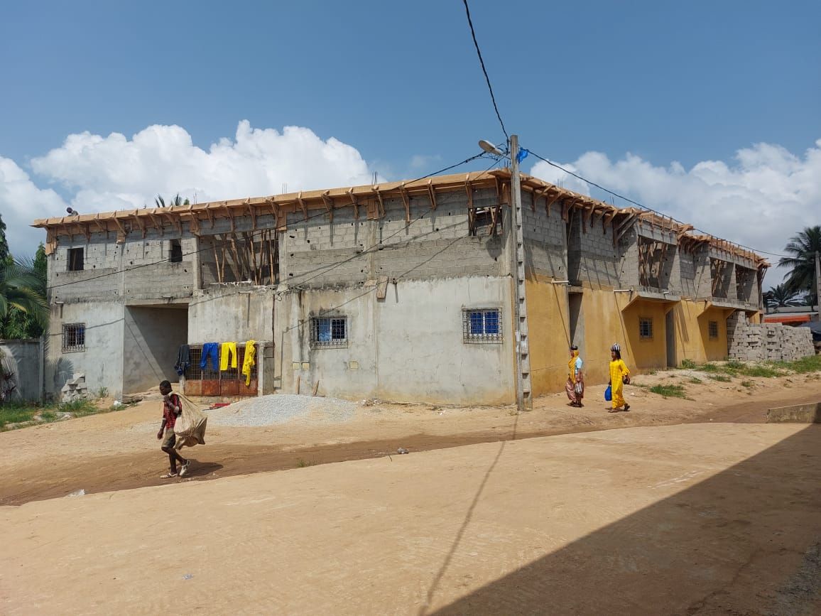 À vendre Bâtiment R+1 avec Fondation R+4 Abidjan Abobo N'dotre