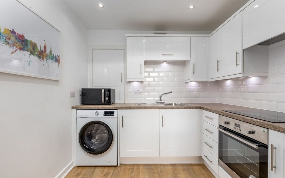 Modern and large shared apartment in city center!, Flat for rent in