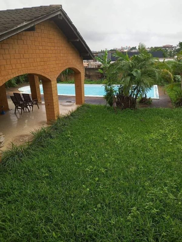 Vente d'une villa basse de 6 pièces à cocody riviera attoban, Maison à
