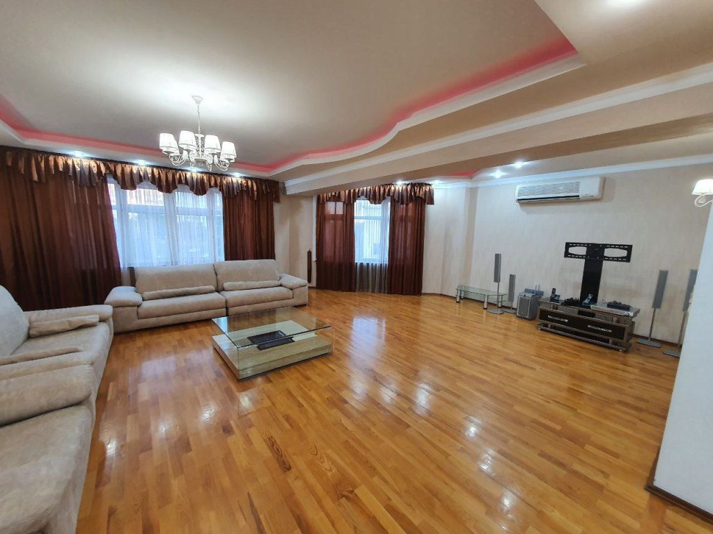 Simply stunning duplex 4 bedrooms apartment for rent in central