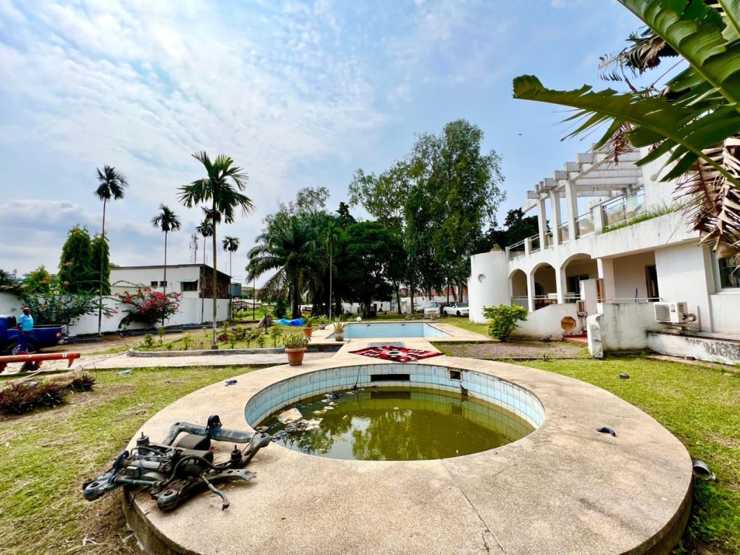 Sale large property of 6000m² with a large low house with several rooms, Land for sale in