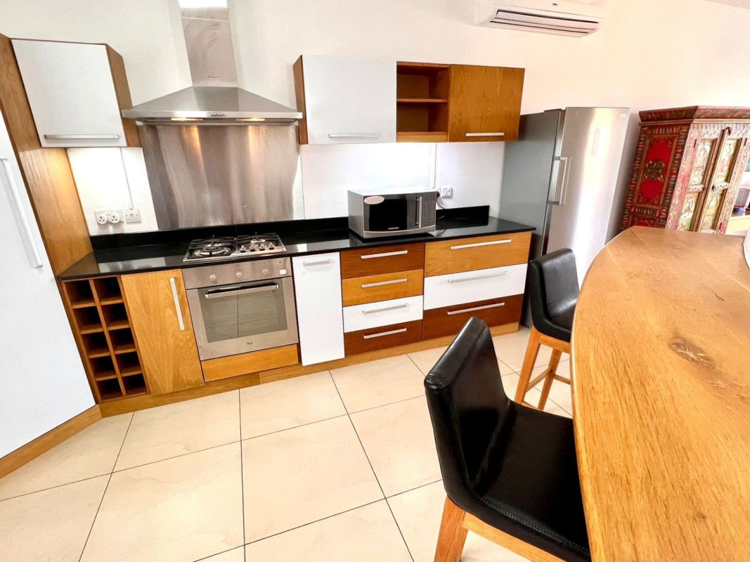 On sale exclusive 3 bedroom villa port chambly mur 19,8m, House