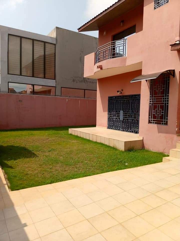 À vendre 5 pièces bassam cité rosier 