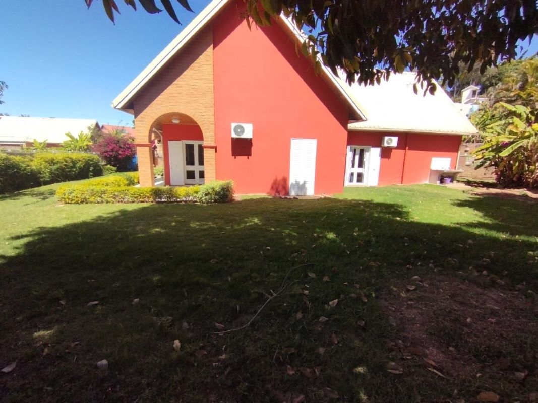 Ambatobe villa t4 with large street garden at the ambatobe residence