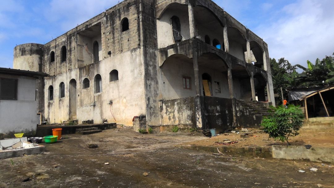 Unpublished sale of a 12room duplex villa (80 complete), House for