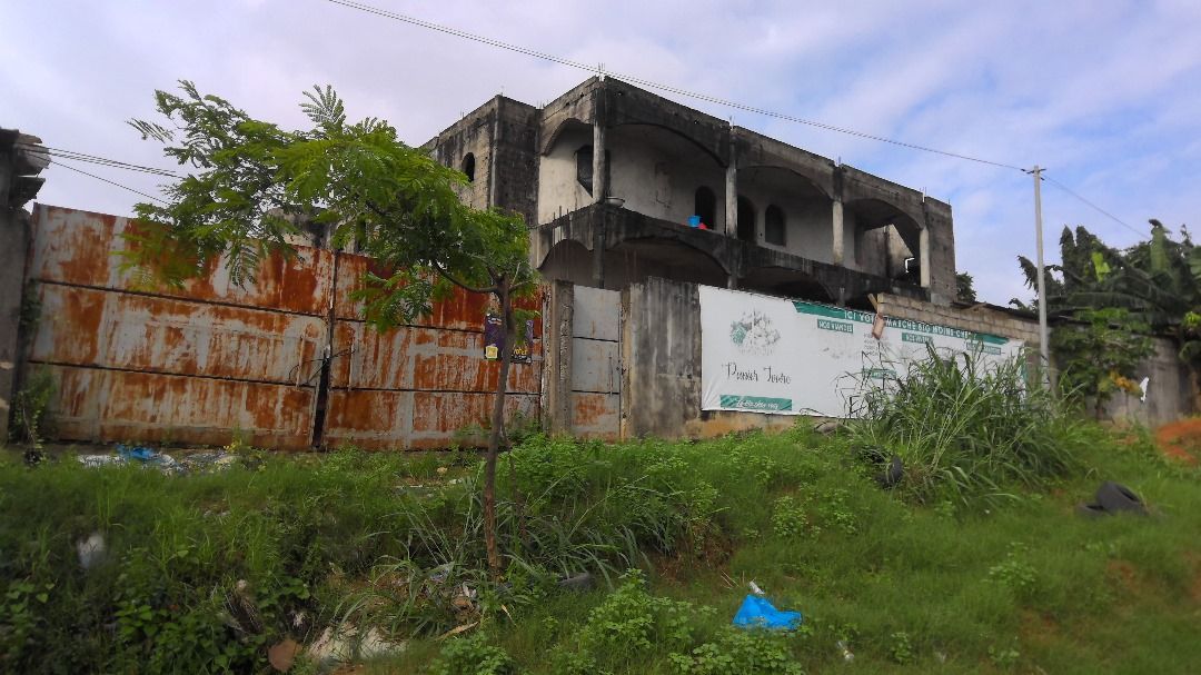 Unpublished sale of a 12room duplex villa (80 complete), House for