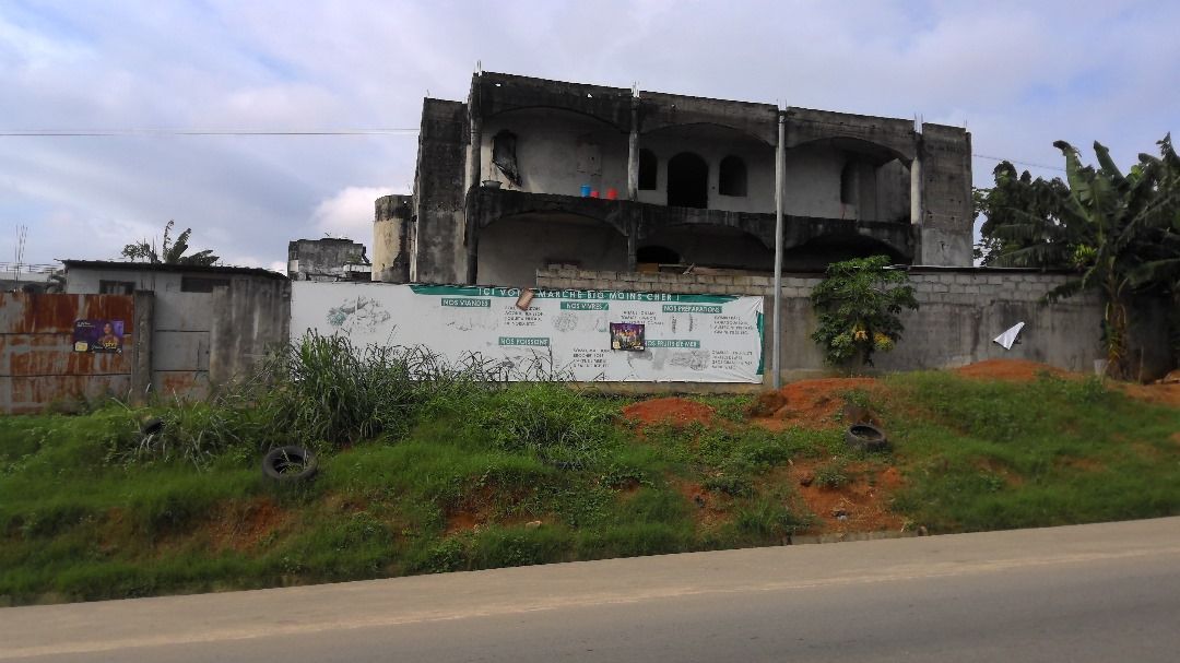 Unpublished sale of a 12room duplex villa (80 complete), House for