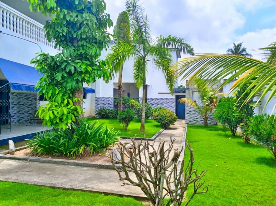 cocody riviera3 cité alabra vente beu duplex 7pièces ( 750m2), Maison à