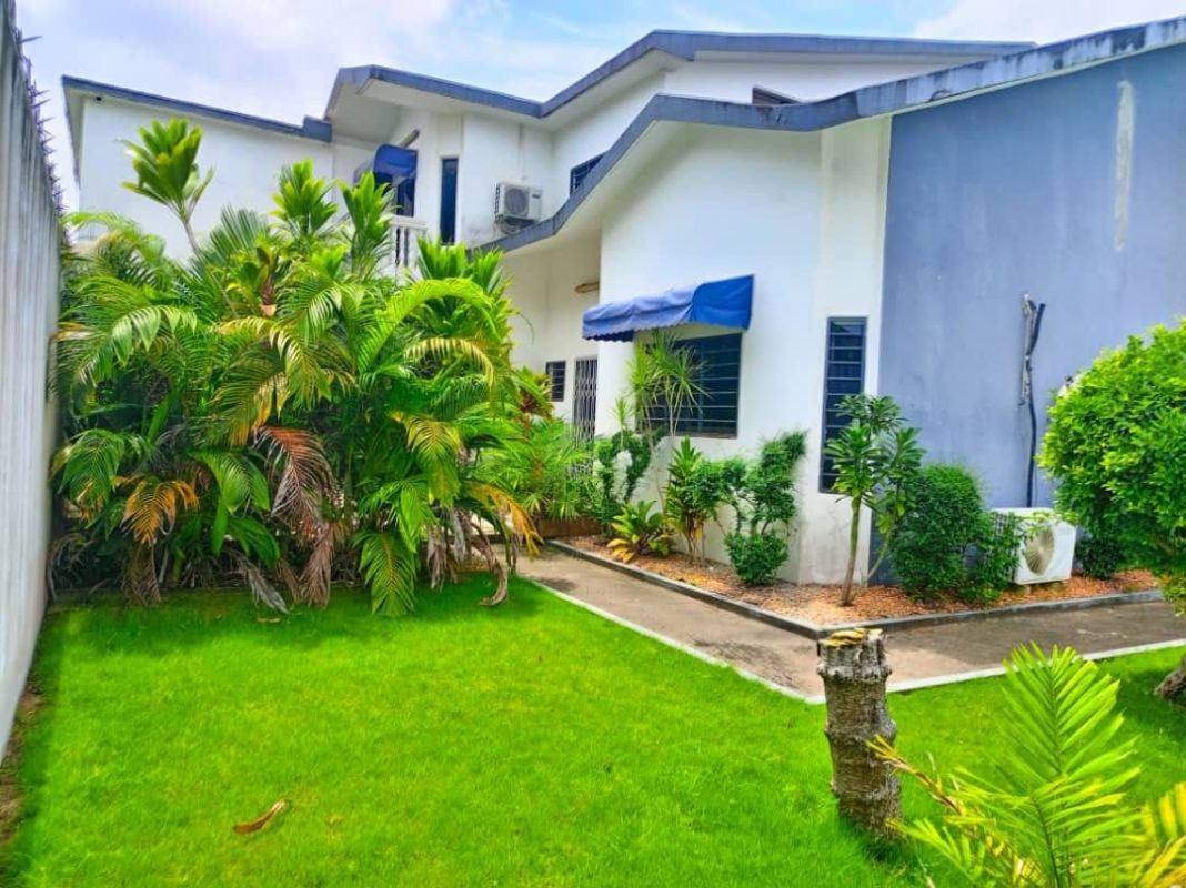 cocody riviera3 cité alabra vente beu duplex 7pièces ( 750m2), Maison à