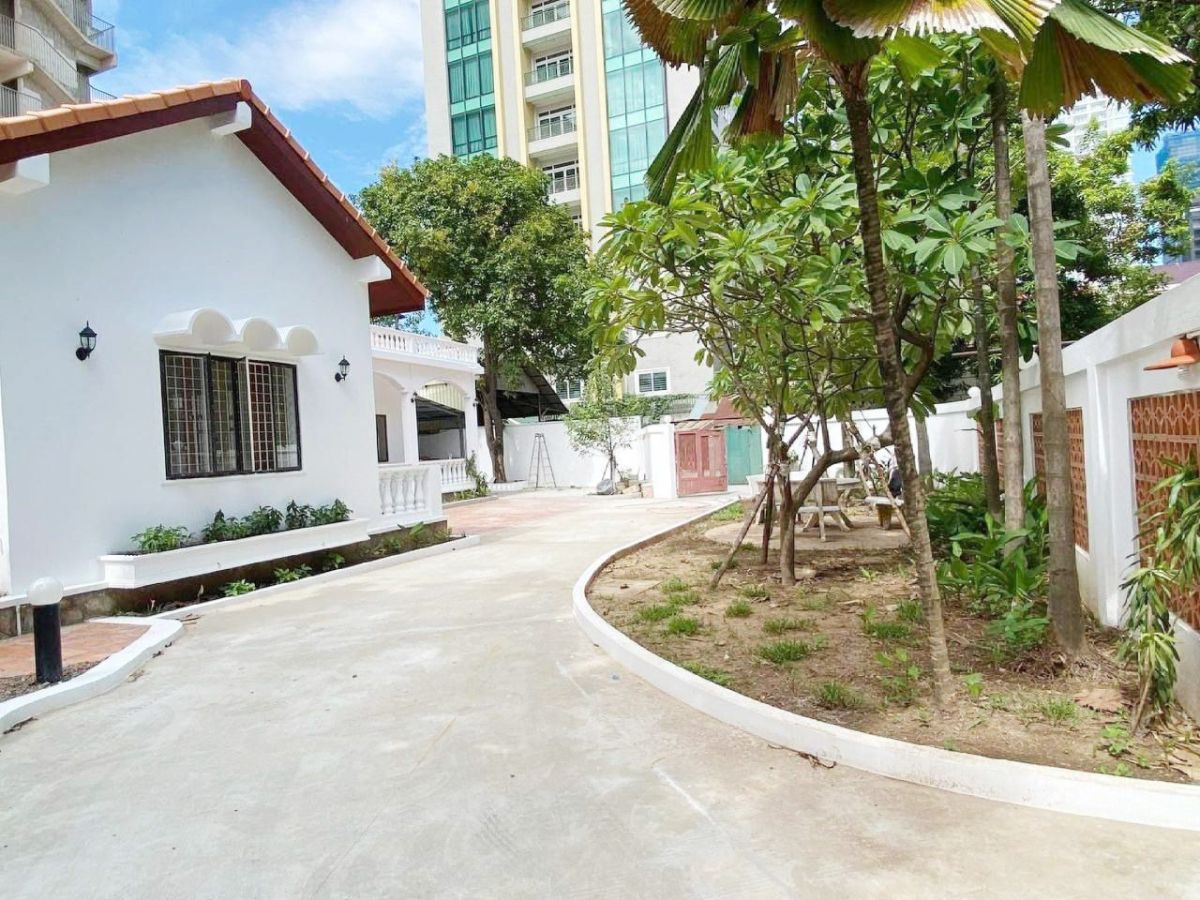 swimming pool villa for rent , House for rent in Phnom Penh Cambodia