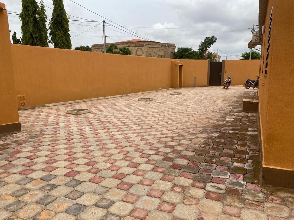 Low villa for rent in the azimo city, House for rent in Ouagadougou