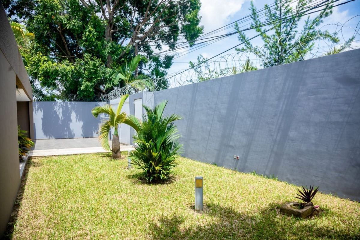 belle villa 8 pièces avec piscine à louer aux 2 plateaux vallon, Maison à louer Abidjan Côte d