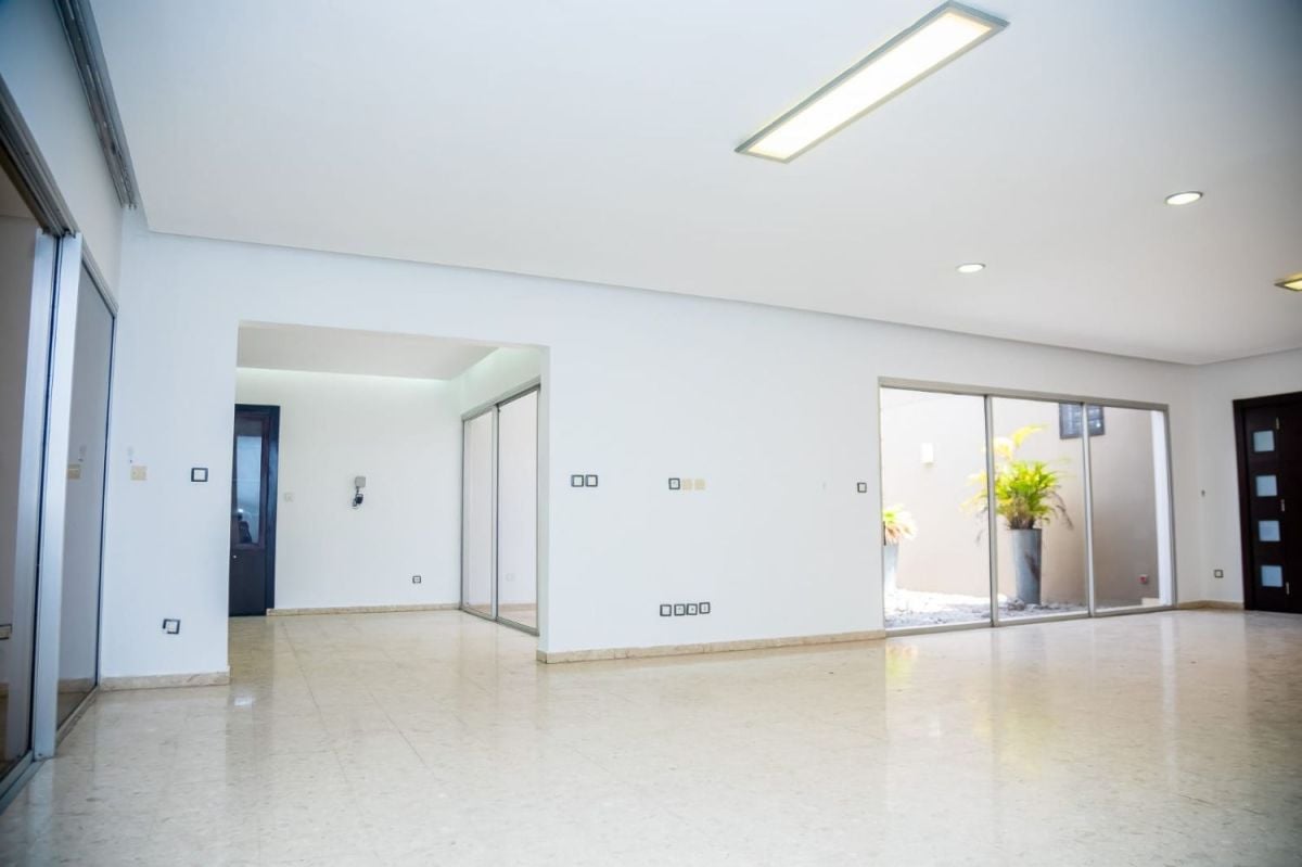 belle villa 8 pièces avec piscine à louer aux 2 plateaux vallon, Maison à louer Abidjan Côte d