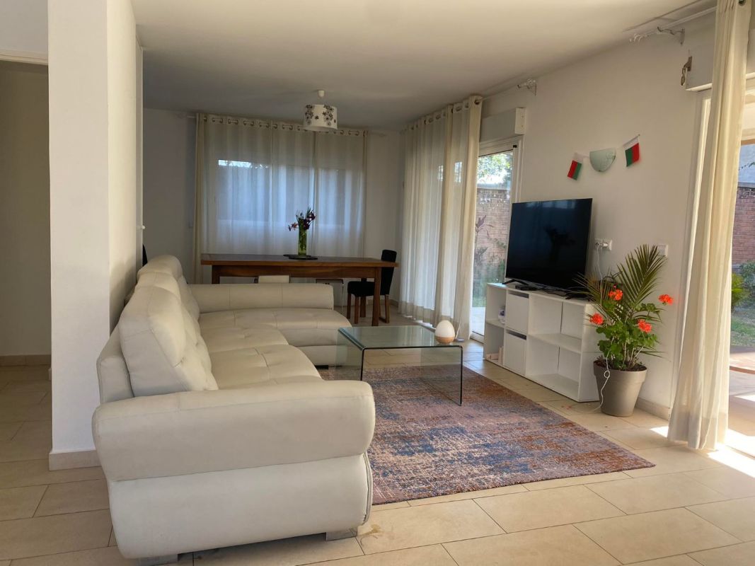 Villa for sale in mandrosoa ivato, House for sale in Antananarivo