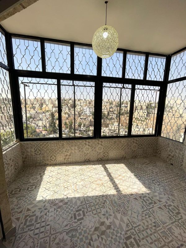 Modern fully furnished 3 bedroom apartment in weibdeh, Flat for rent in