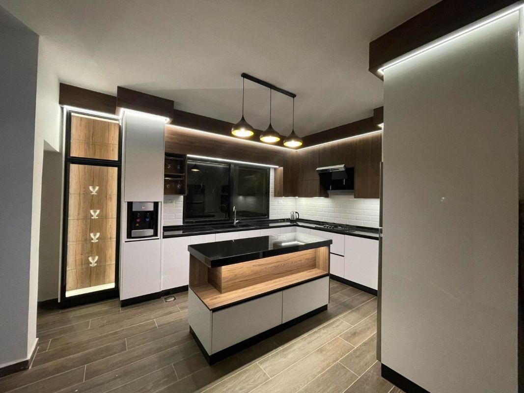 Modern fully furnished 3 bedroom apartment in weibdeh, Flat for rent in