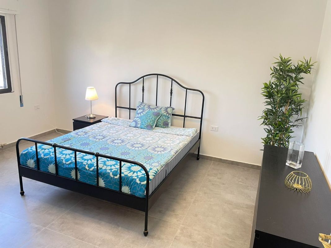 Modern fully furnished 3 bedroom apartment in weibdeh, Flat for rent in