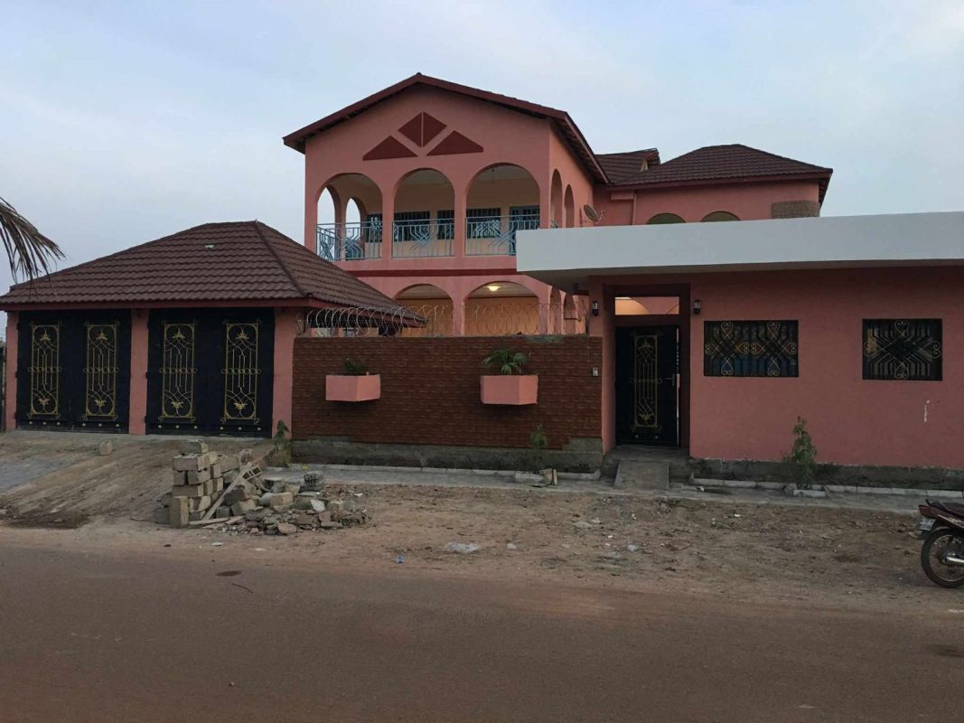 Duplex with an area of 900m² for sale in ouaga 2000 zone b, House for