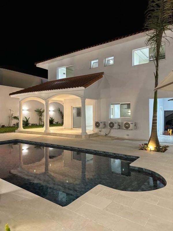 à vendre villa 7 pièces haut de gamme avec piscine abidjan cocody