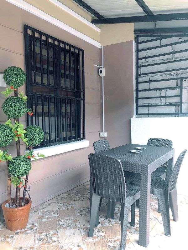 Deca clark townhouse 4 sale fully furnished clean title, House for sale