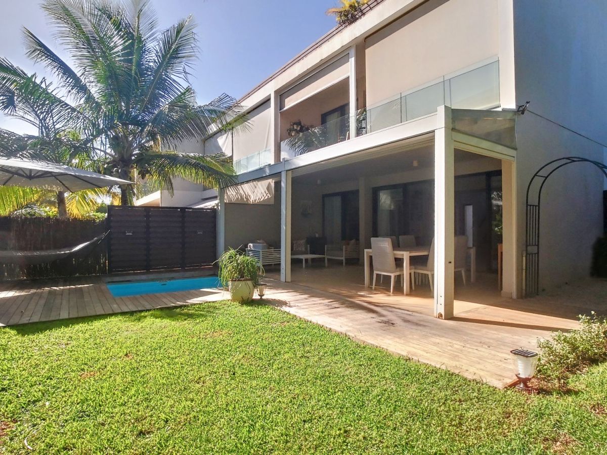 (ref.ma7937) townhouse with private pool, garden and a sea view