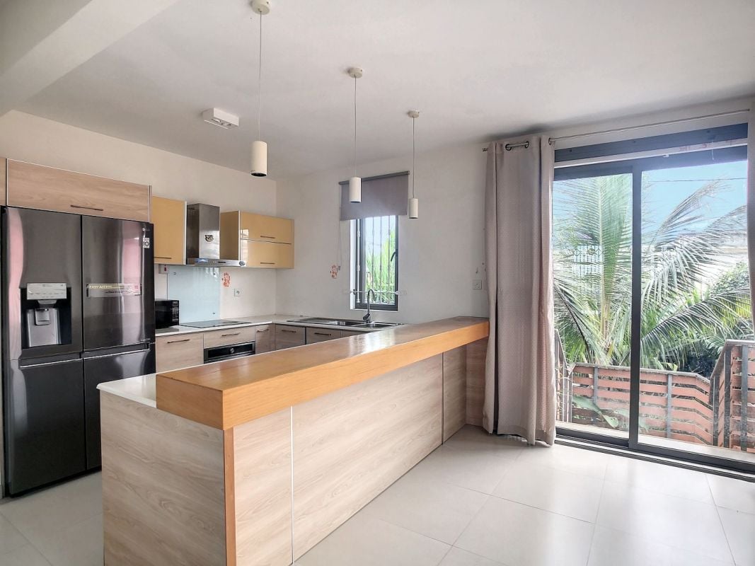 (ref.ma7944) detached house with a large garden with trees, House for