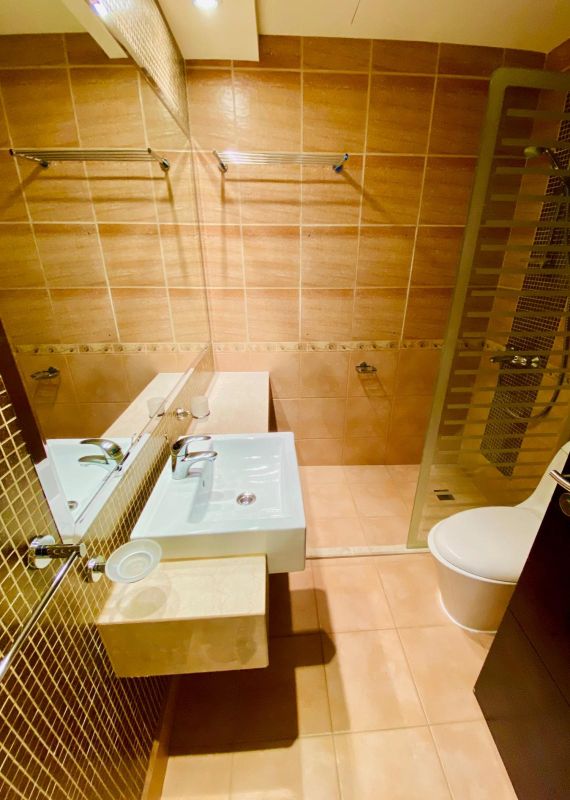 Massive premium ocean view apt + all services included + high floor