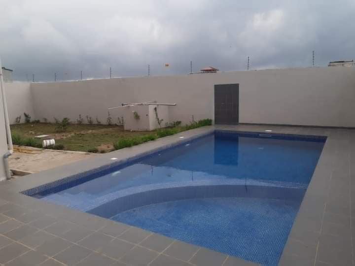 À louer duplex 8 pièces + piscine Grand bassam mockeyville 