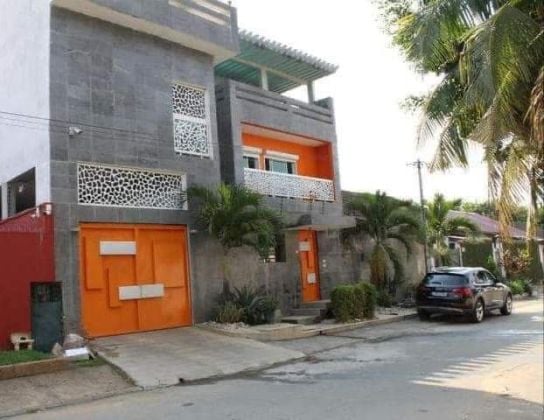 Vente d'une villa triplex de 6 pièces au 2 plateau versant 1