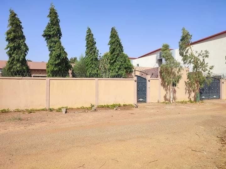Low villa for sale south extension ouaga 2000, House for sale in