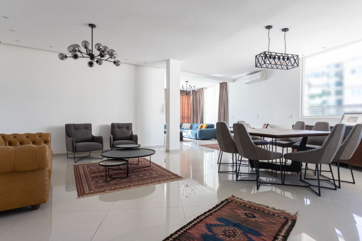 Fully renovated modern flat amazing view huge balcony, Flat for