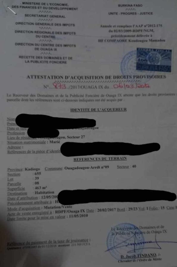 A fenced plot of 463m² with a bedroom house for sale in tanghin