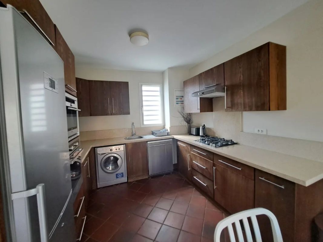 Beautiful villa for rent in port chambly , House for rent Baie du