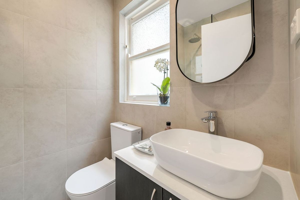 Fully furnished studio for rent in 24 newton rd, singapore 307956