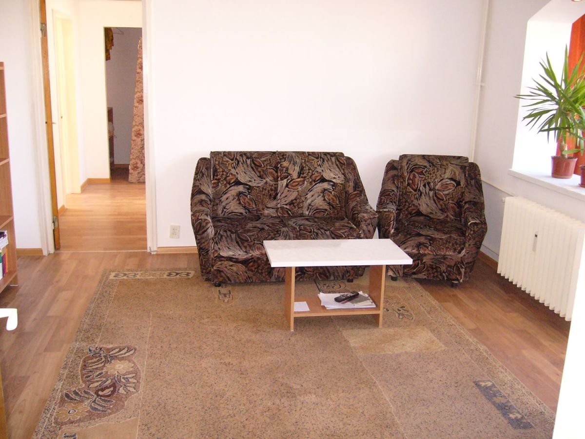 Huge, recently renovated, 3 rooms apartment for sale. near subway