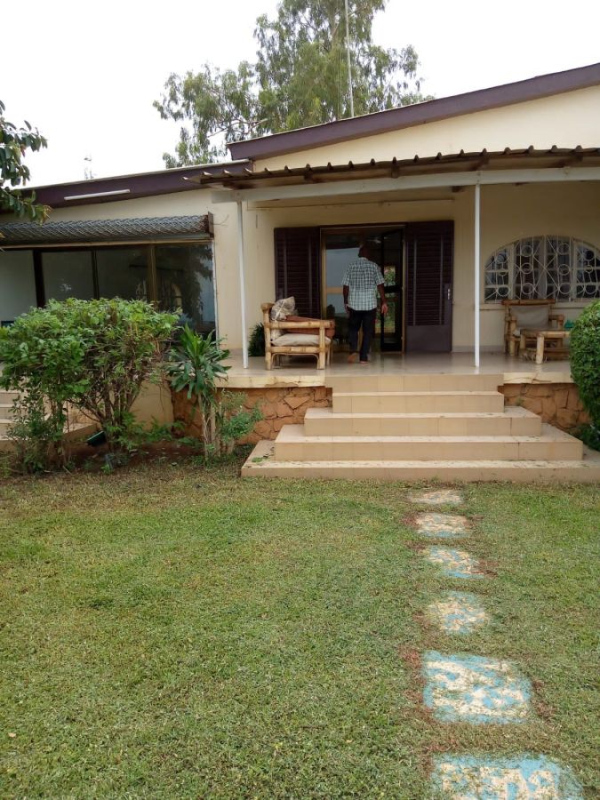 Maison à vendre, villa avec jardin et piscine à acheter à niamey