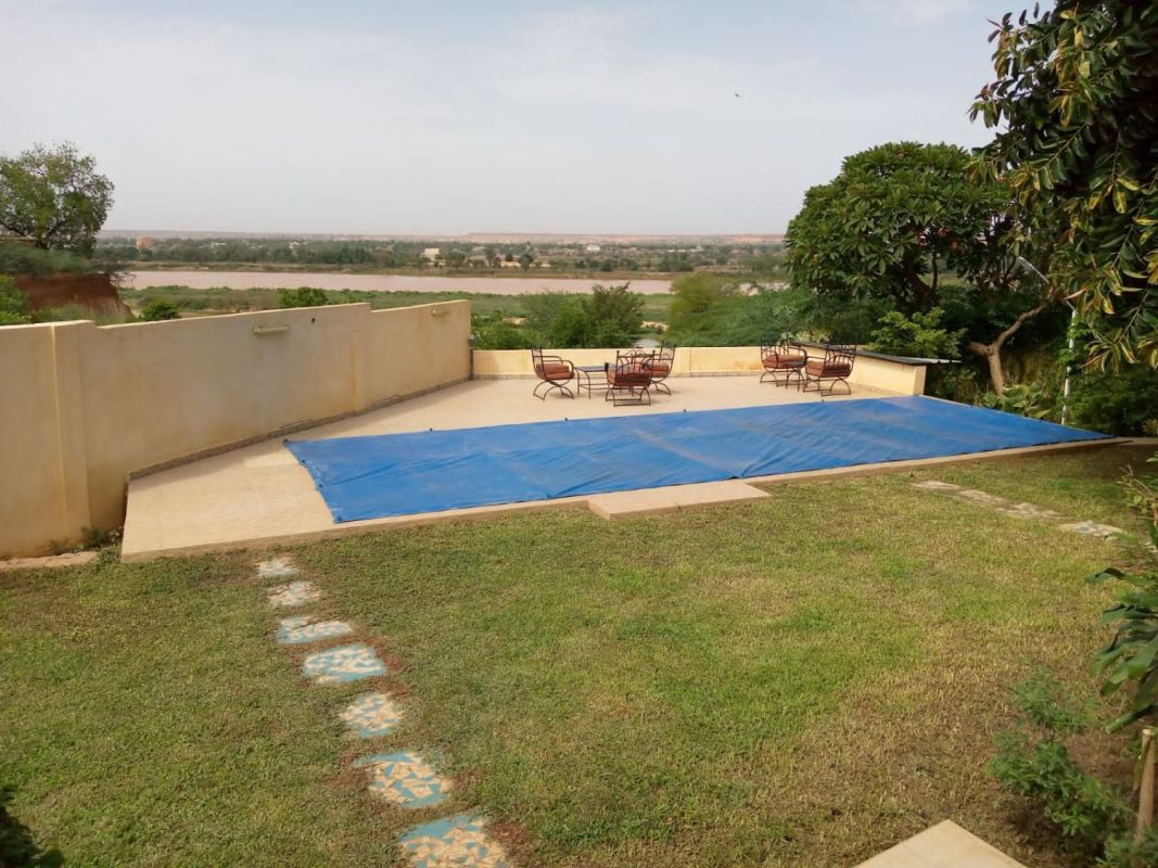 Maison à vendre, villa avec jardin et piscine à acheter à niamey