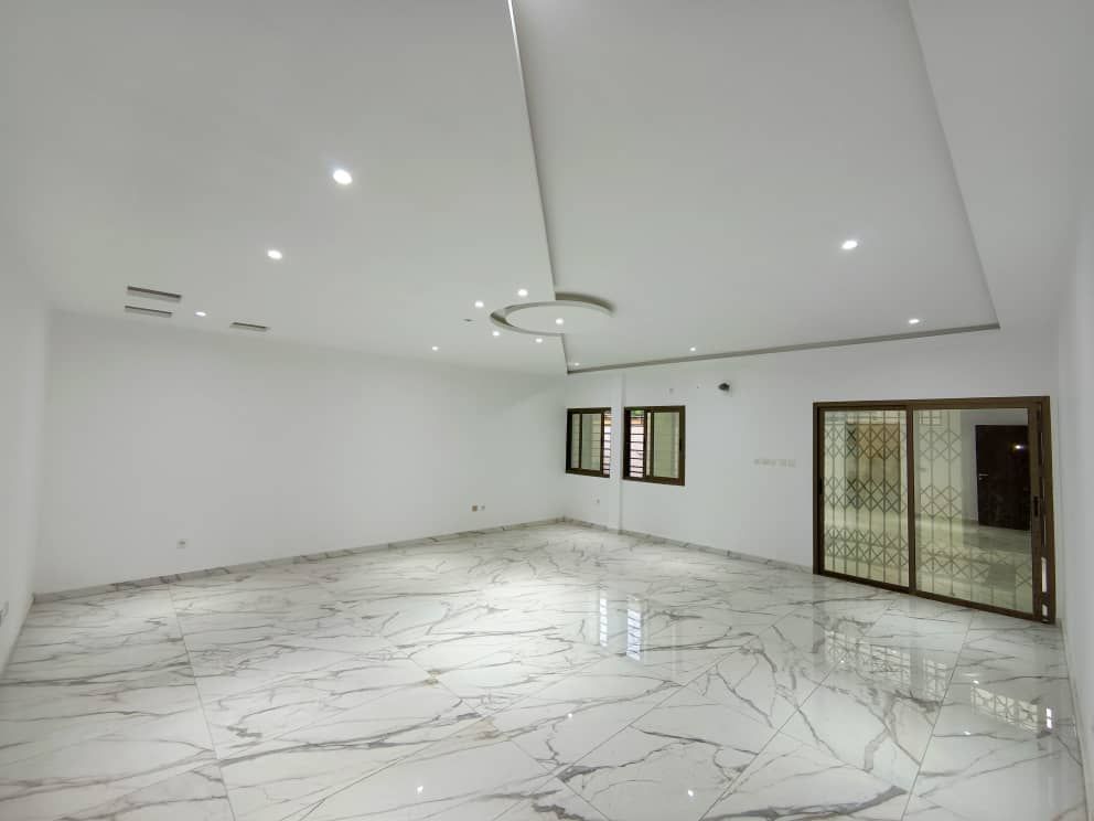 à vendre duplex 7 pièces + 2 magasins abidjan cocody faya, Maison à