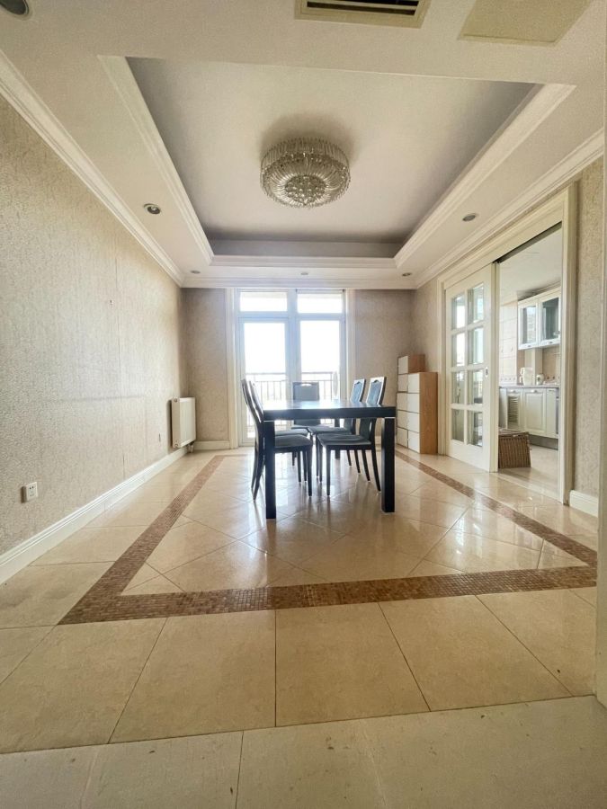 Spacious 3 bedroom apartment for rent in yuecheng residence in guomao