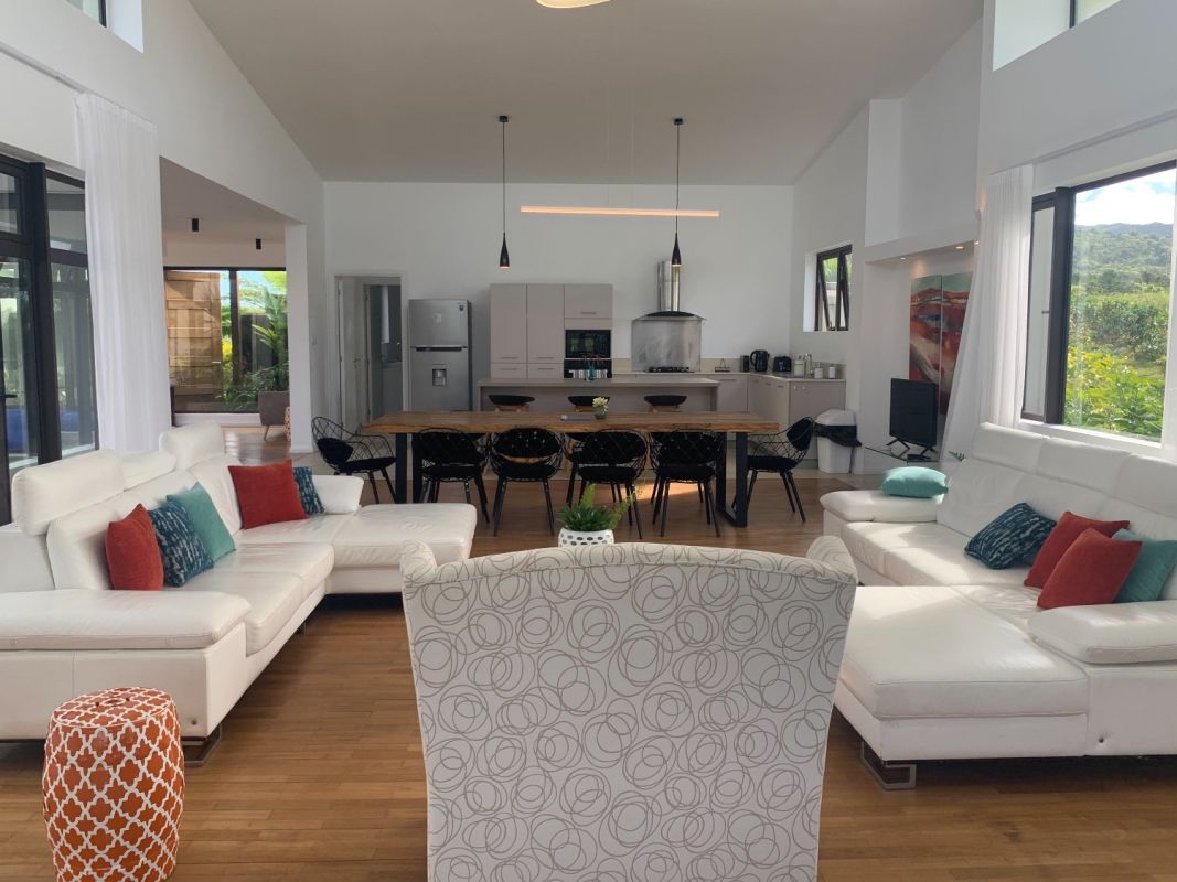 Luxurious villa in the heart of a golf course, 425 m², built in 2018