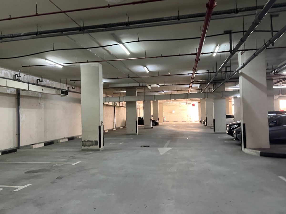 Parking slot at dubai marina, Parking space for rent in Dubai United