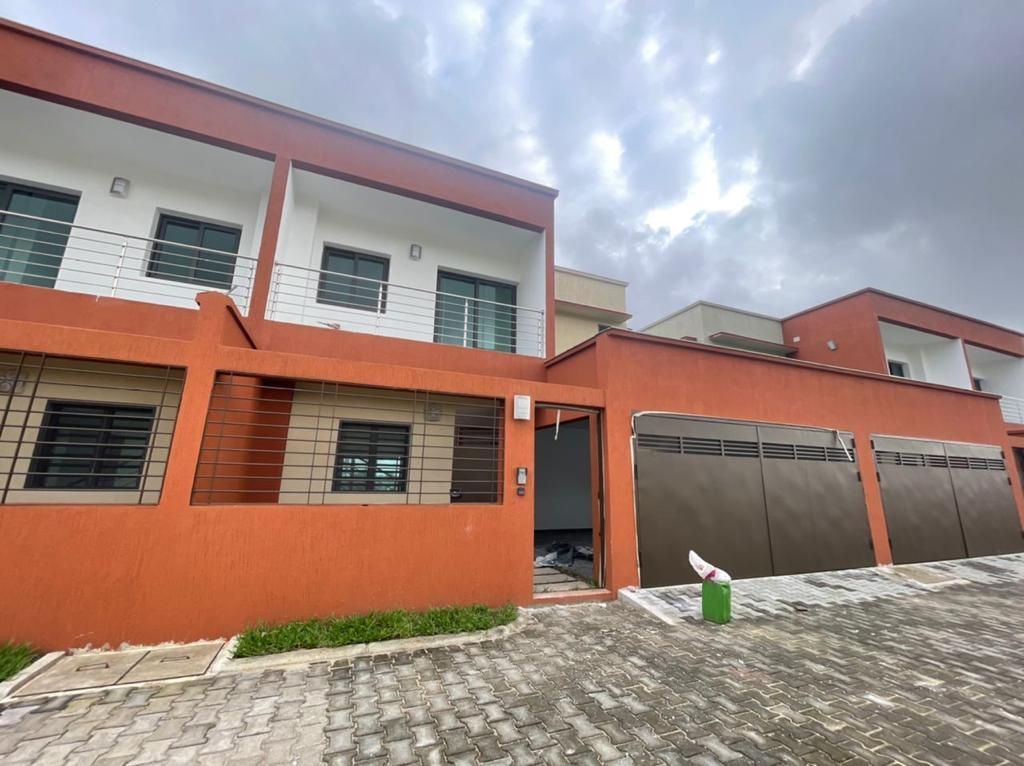 Coquette villa neuve triplex abatta , Maison à vendre à Abidjan Côte d