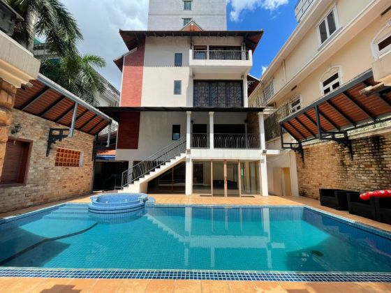 House with Swimming pool 4 Bedrooms 