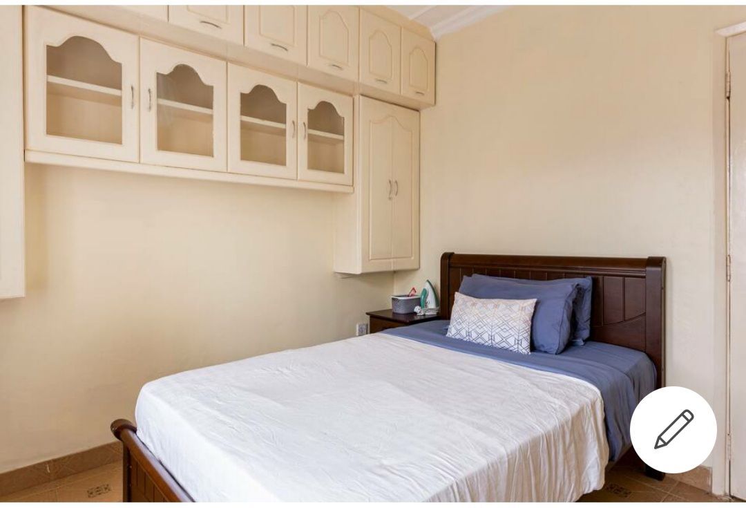 Looking for a flatmate in a 2 bedroom apartmet in kileleshwa, Flat