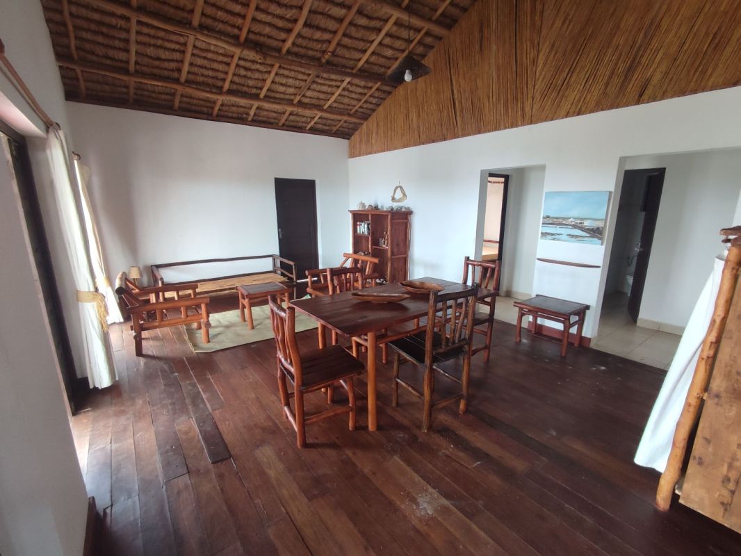 For sale beachfront property 17,837m2 with 2 houses and 2 bungalows in