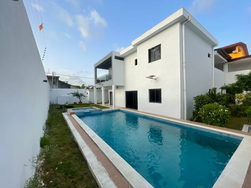 6 room duplex villa for sale in riviera 4, House for sale Abidjan, lagunes Ivory Coast