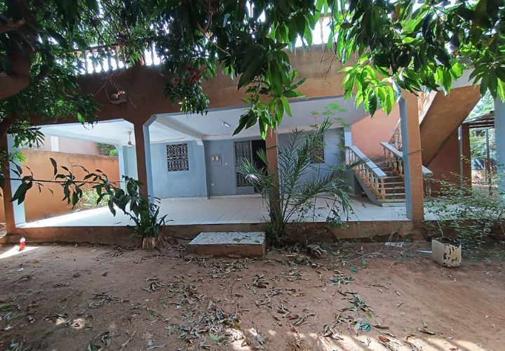 Belle villa de 3 chambres avec 2 dépendances, Maison à vendre Niamey