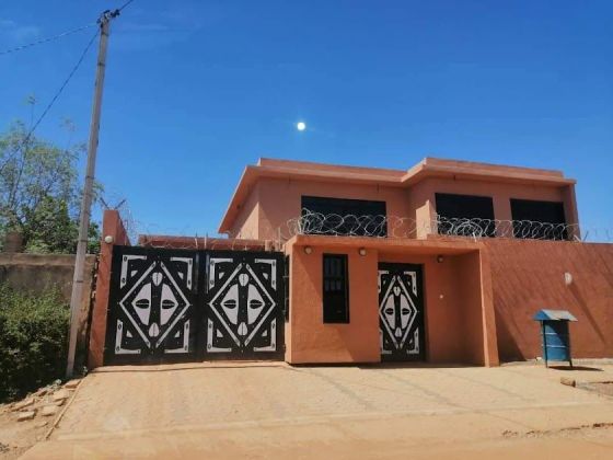 DUPLEX MODERNE MEUBLE A WEMTENGA AVEC PISCINE ET GROUPE ELECTROGENE 