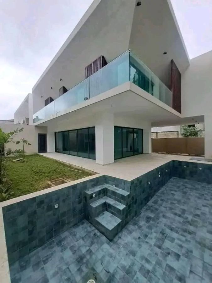 Duplex 5 pièces à louer à la riviera 3, cité allabra , Maison à louer à Abidjan Côte d'Ivoire