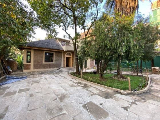 Unique and Cozy House In Bole!